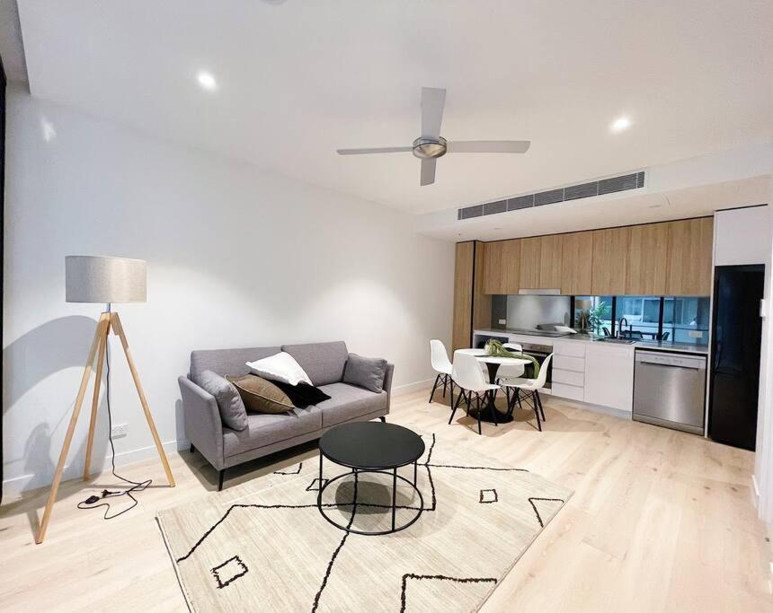 New Modern Next To Westfield Chermside * Brisbane