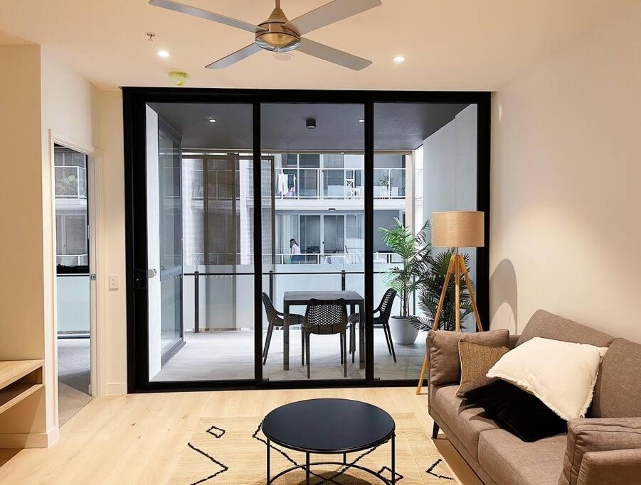New Modern Next To Westfield Chermside Apartment Brisbane