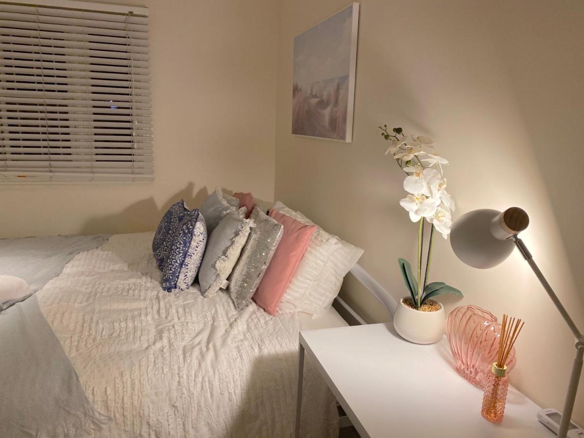 Guest house Cosy Haven For Females Only Or Females & Child/ren *