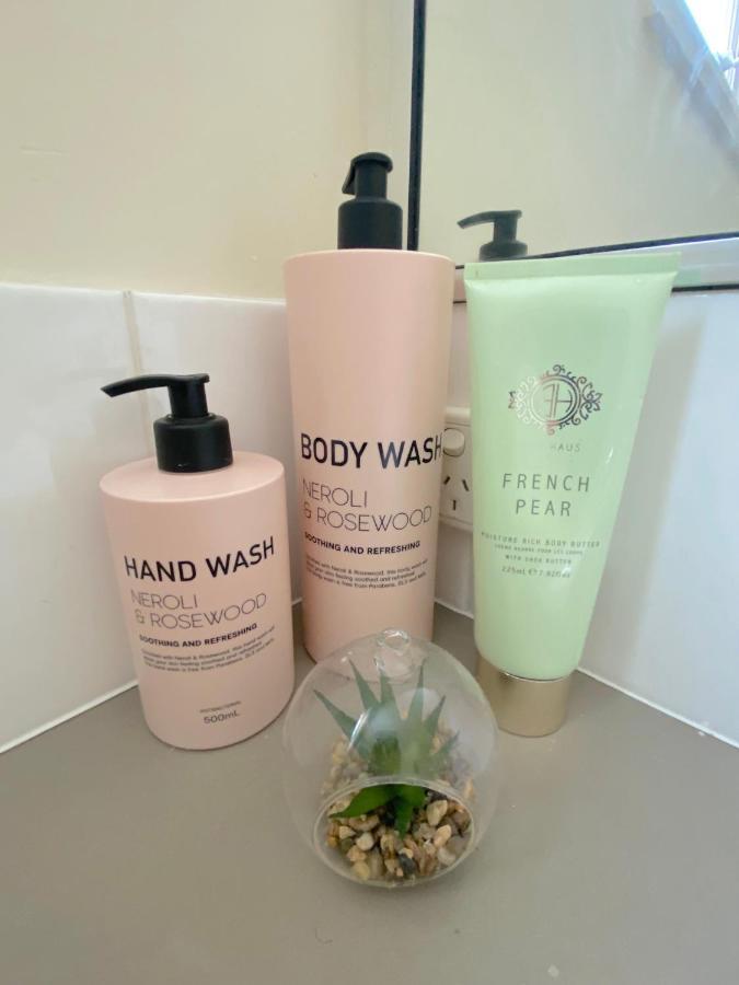 Cosy Haven For Females Only Or Females & Child/ren * Brisbane