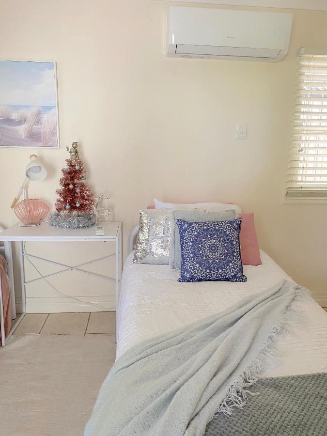 Cosy Haven For Females Only Or Females & Child/ren *