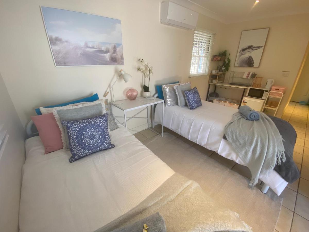 Cosy Haven For Females Only Or Females & Child/ren Guest house