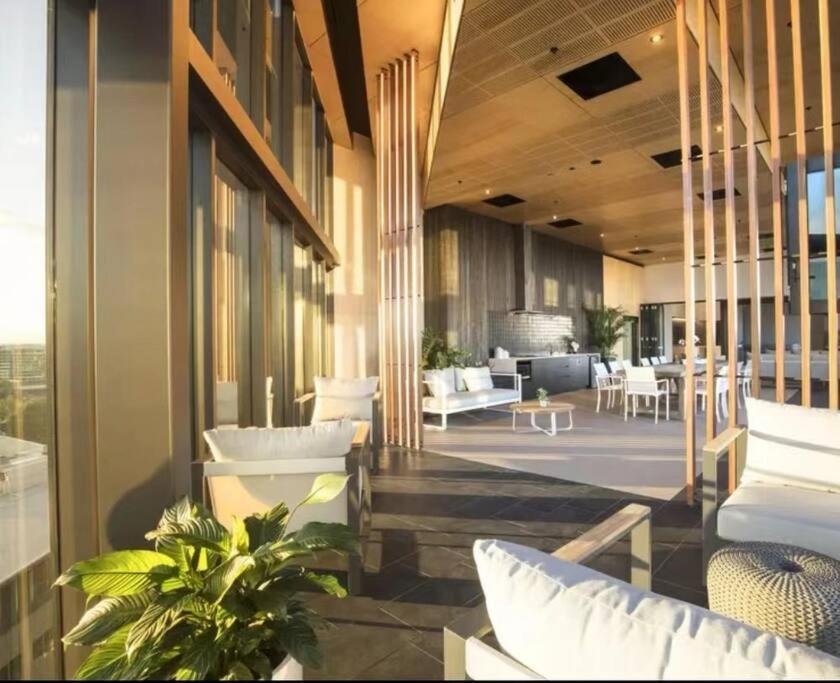 Inner-city Free Parking Indoor Great Location&pool&sauna Apartamento