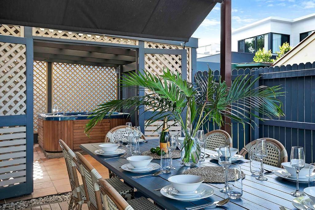 Oasis+spa Tennis Court Brisbane
