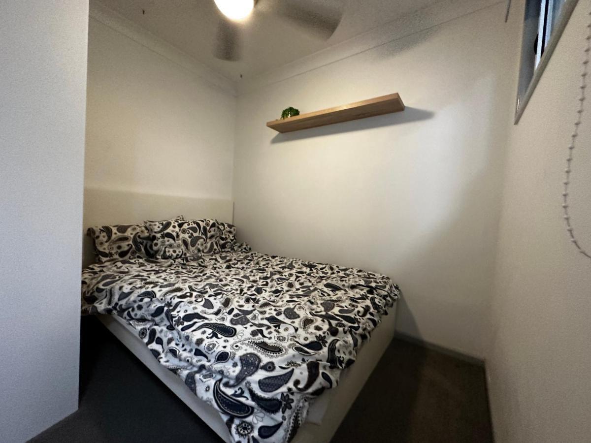 Central, Leafy & Modern 3-bedroom Apartamento *