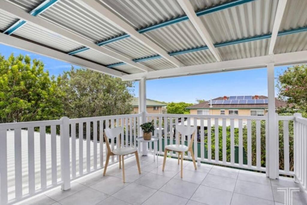 Holiday home Cheerful Upstairs 3 Bedroom W Free Parking *