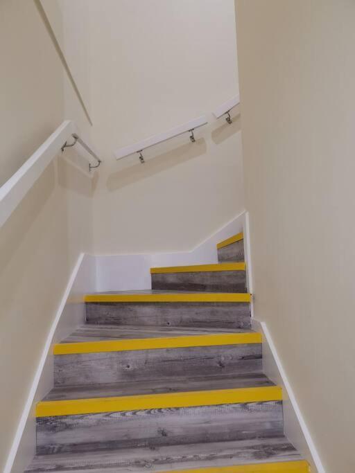 Detached 2 Bdr 2 Storey Granny Flat Close To Shopping Centre *
