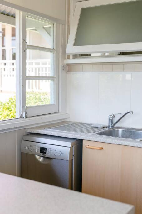 Quaint & Cosy 1 Bedroom In Queenslander. Apartment *