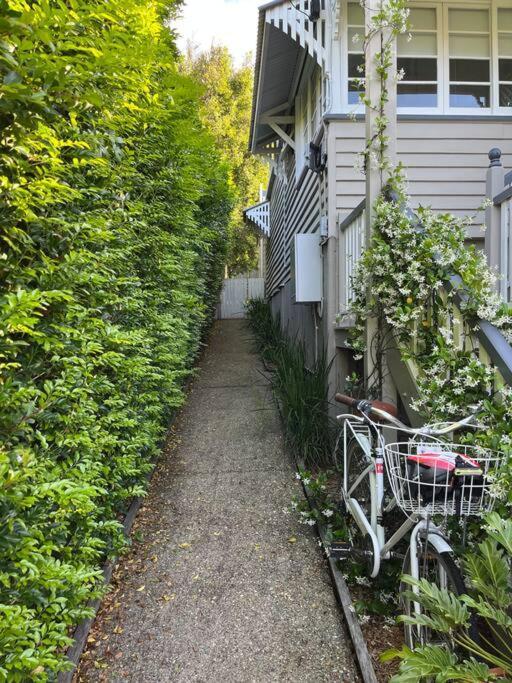 Quaint & Cosy 1 Bedroom In Queenslander.