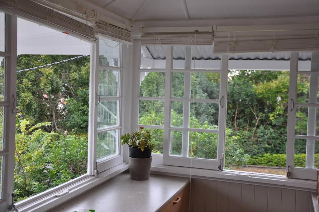 Quaint & Cosy 1 Bedroom In Queenslander. Brisbane