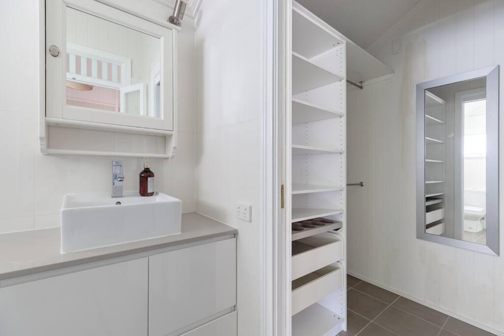 Quaint & Cosy 1 Bedroom In Queenslander. * Brisbane