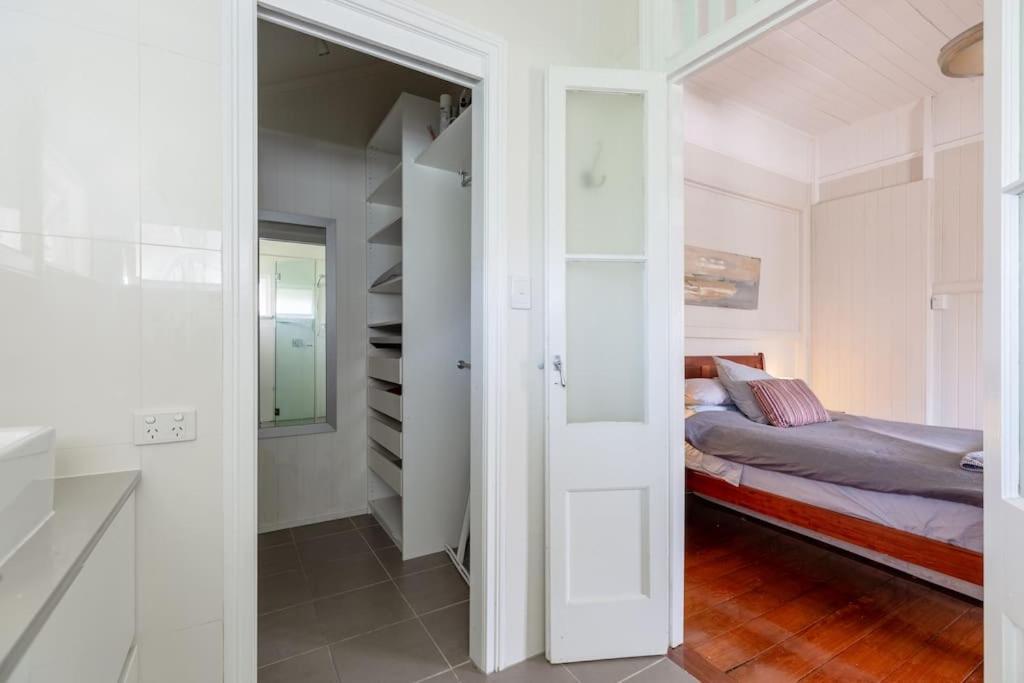 Quaint & Cosy 1 Bedroom In Queenslander. Apartment