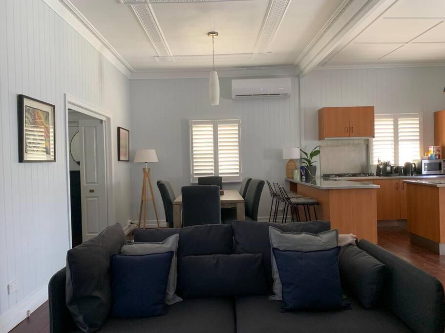 Holiday home Charming 1920's 4br Freestanding Plantation Qldr. Brisbane