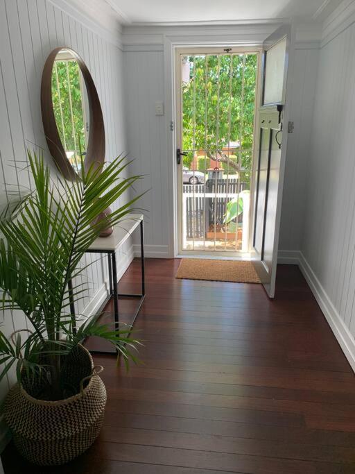 Holiday home Charming 1920's 4br Freestanding Plantation Qldr. Brisbane