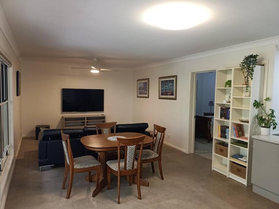 Adorable Private 2 Bedroom Guest + Pool *