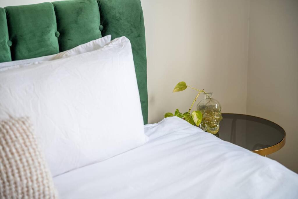 Tranquil 2-bed Inner City Retreat With Parking Apartment *