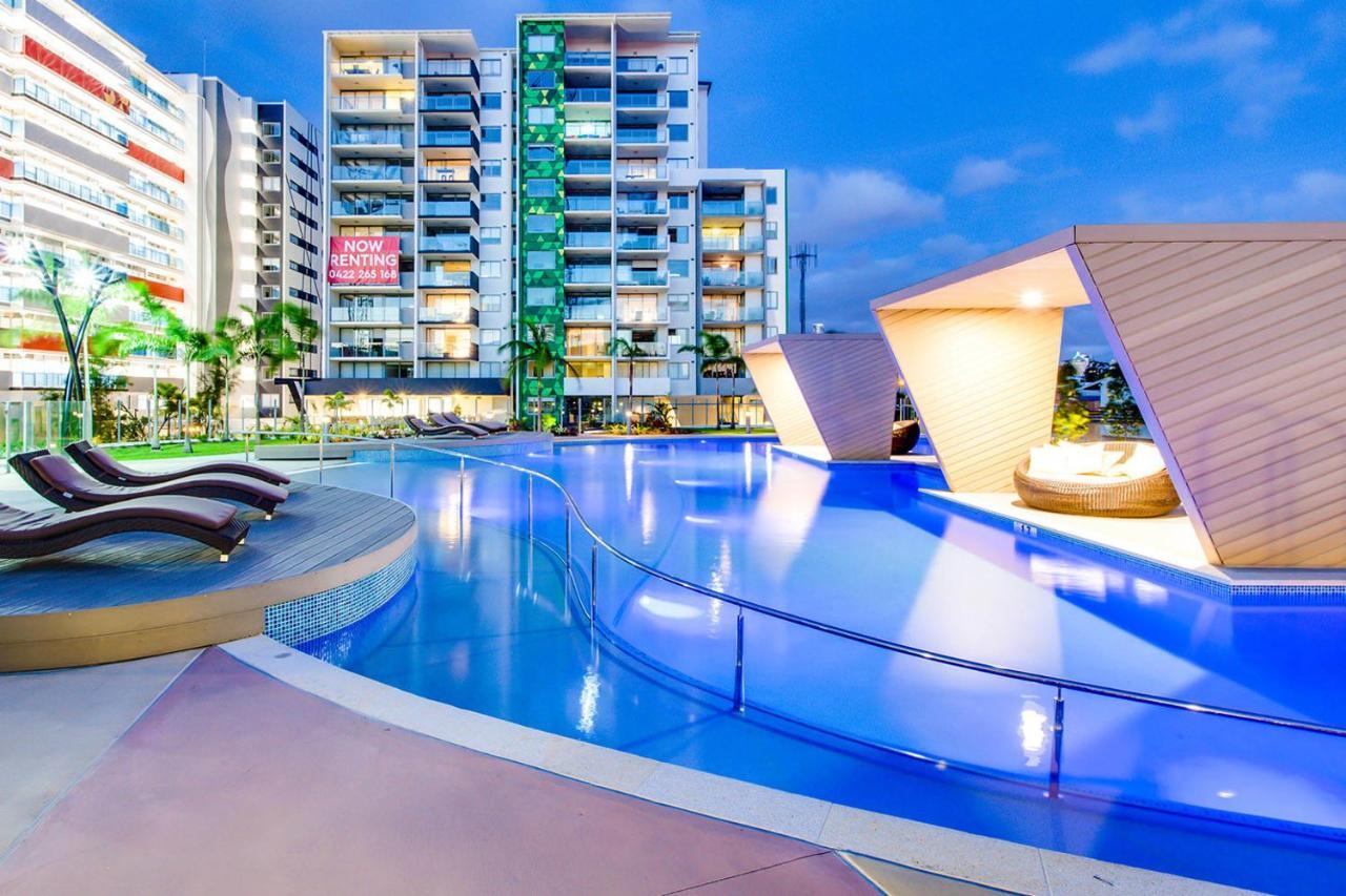 Modern Riverside Oasis - Gym Pool Wifi & Parking *