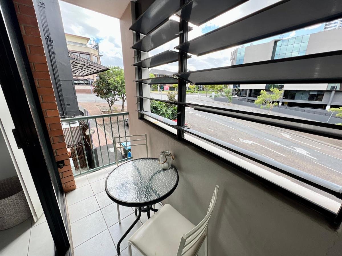 Stylish W/ Free Access To Park & Pool *