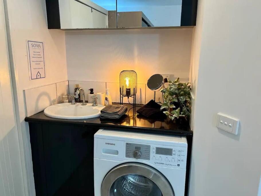 Stylish W/ Free Access To Park & Pool Brisbane