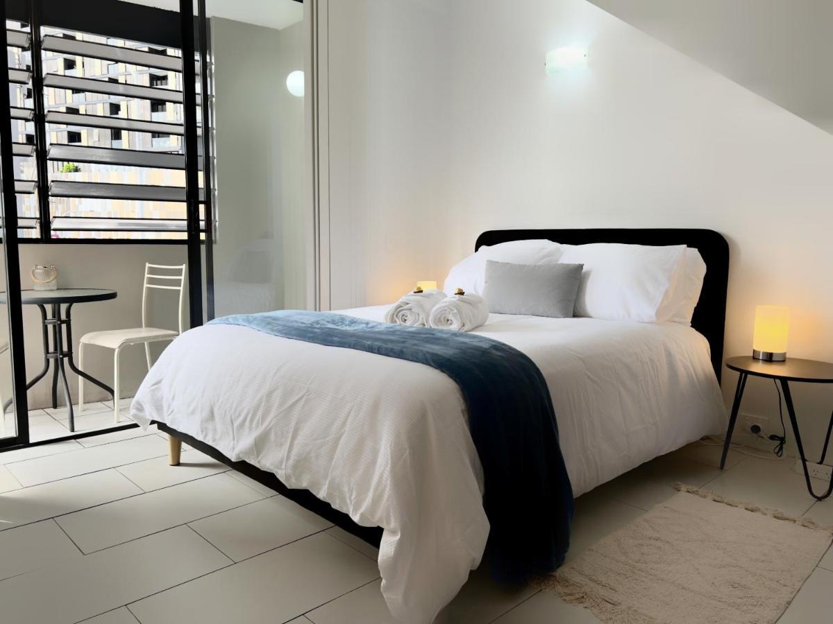 Stylish W/ Free Access To Park & Pool
