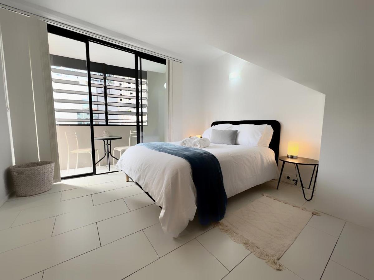 Stylish W/ Free Access To Park & Pool Apartment *