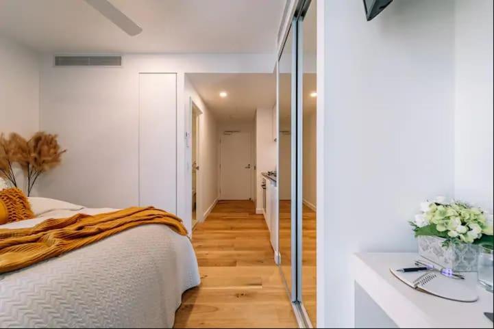 Apartment Modern Compact Separate Bathroom *