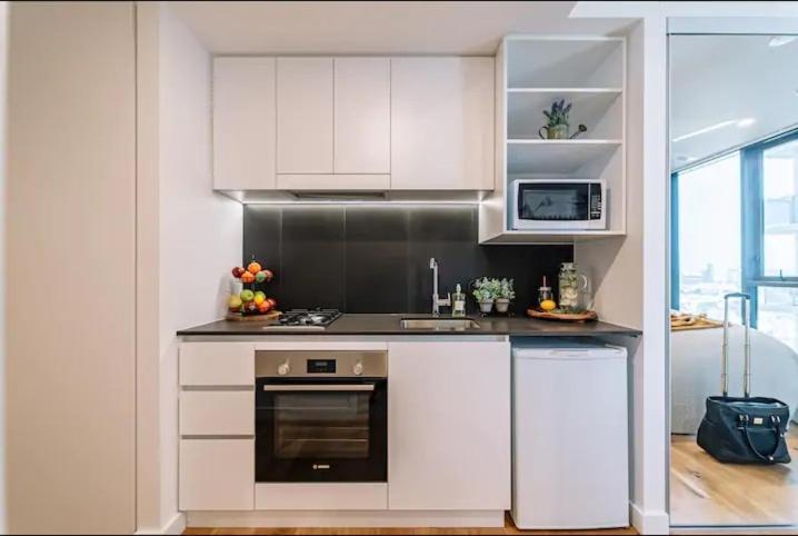 Modern Compact Separate Bathroom Apartment *