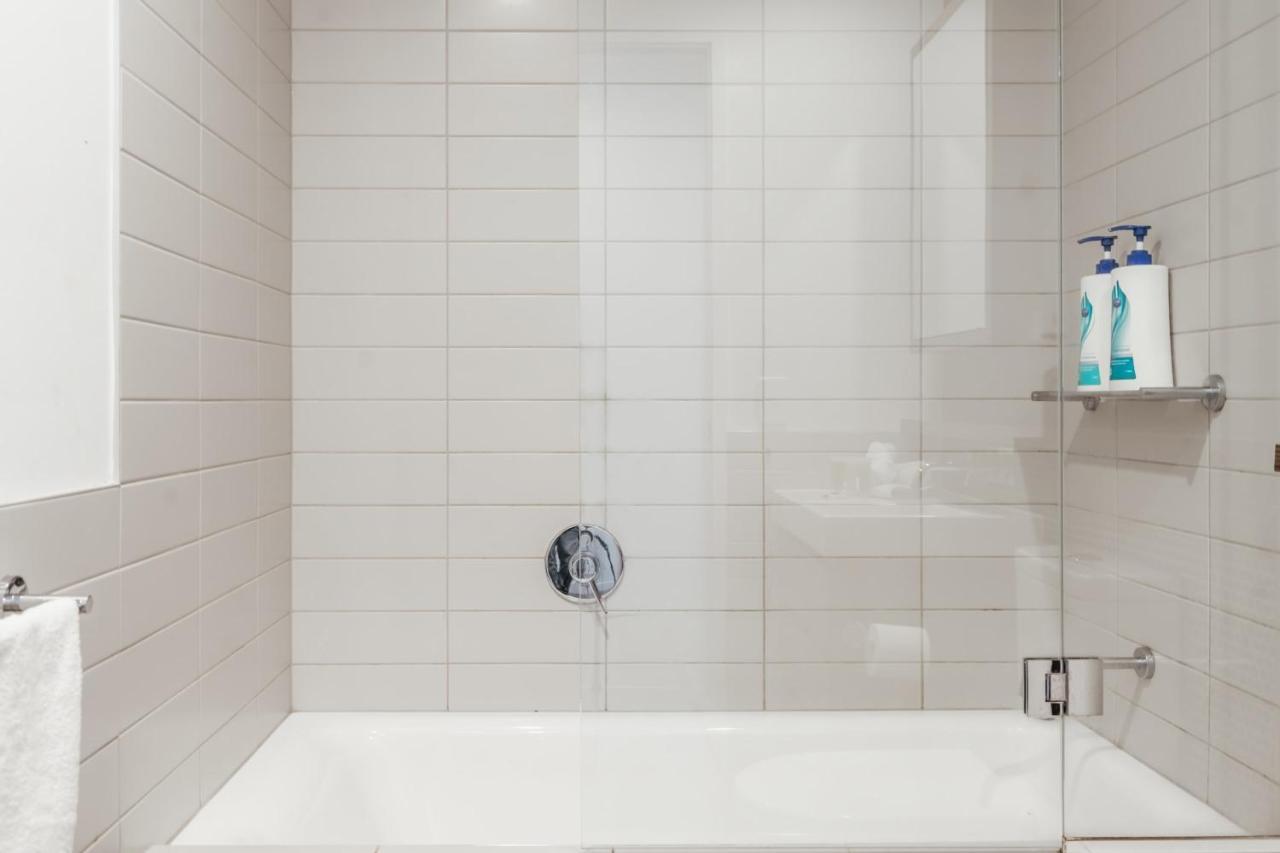 Riverview W Modern Design At South Bank Apartment