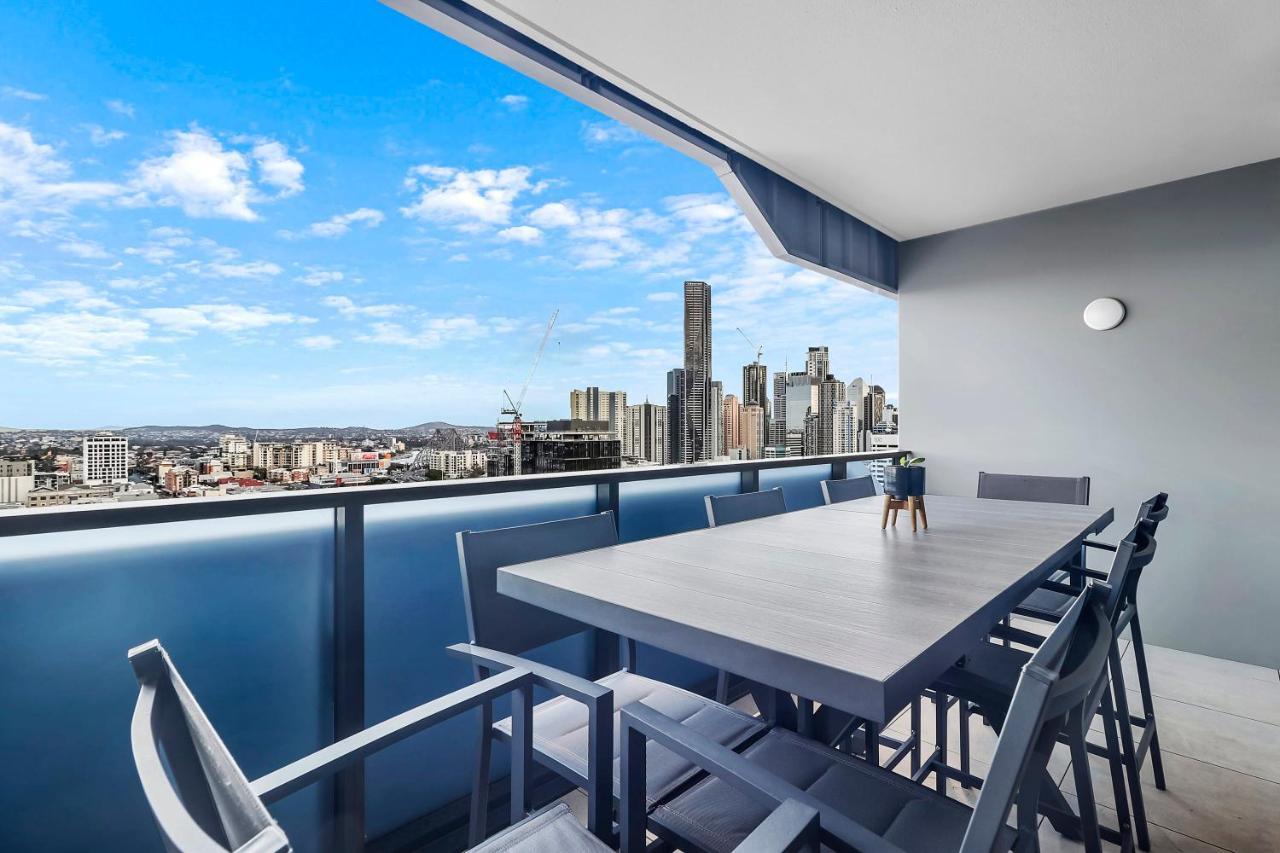 Offline - Stunning 3br With Views * Brisbane