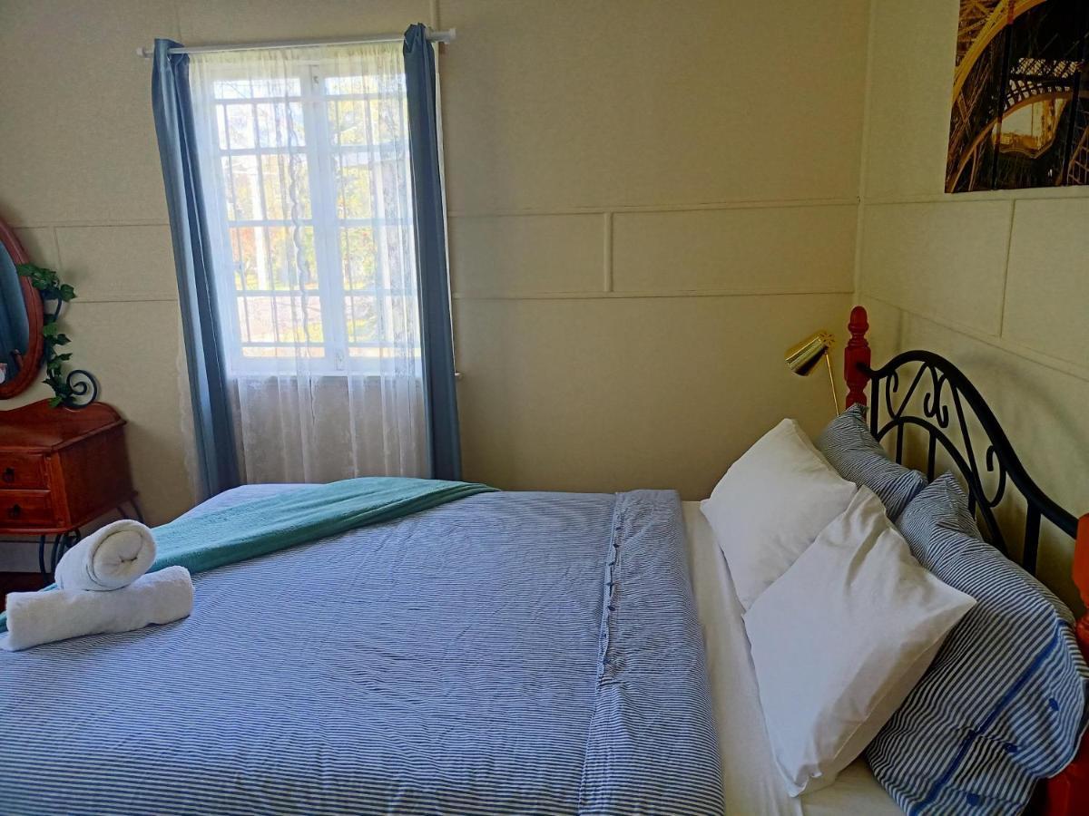 Quiet Private Cozy 3bdrm Free Parking Holiday home