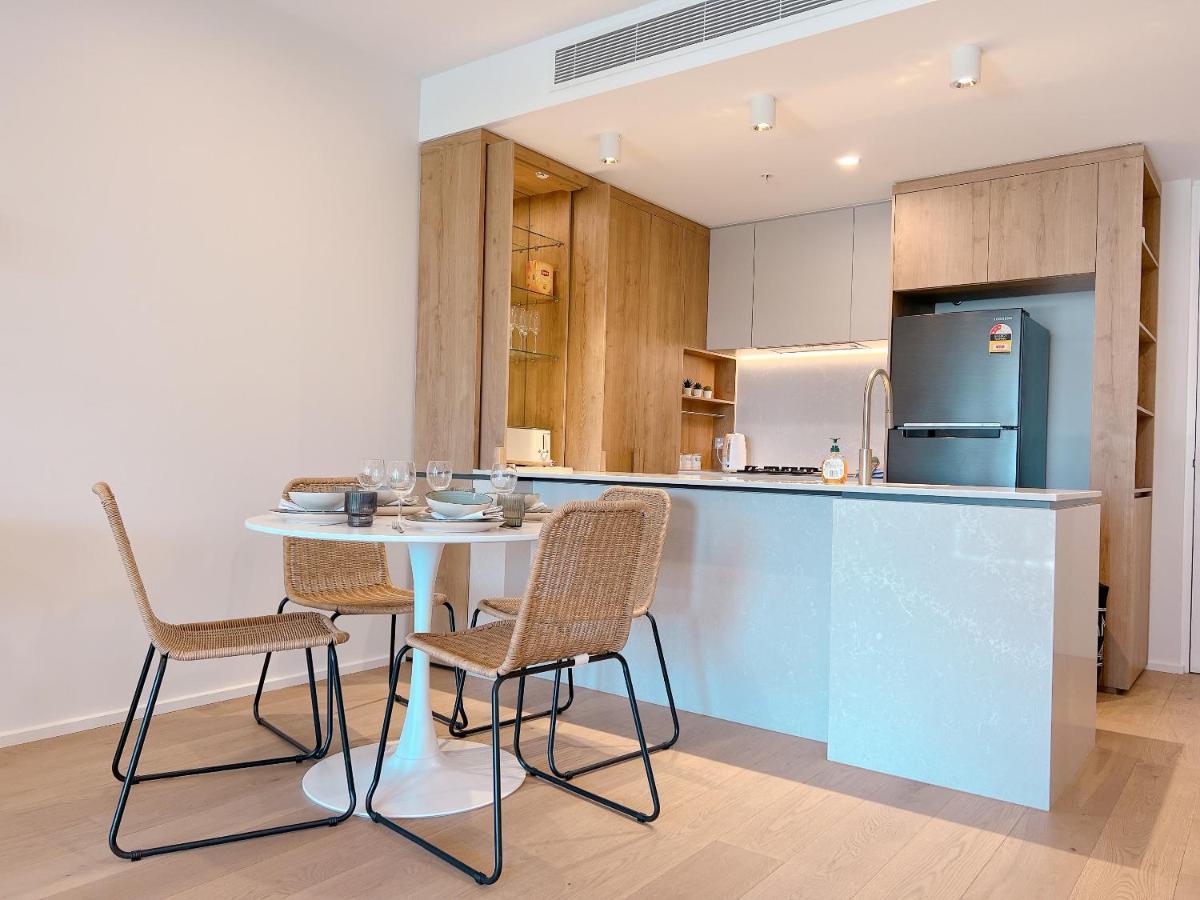 Brand New Riverside Designer 2bd At West End Apartment *