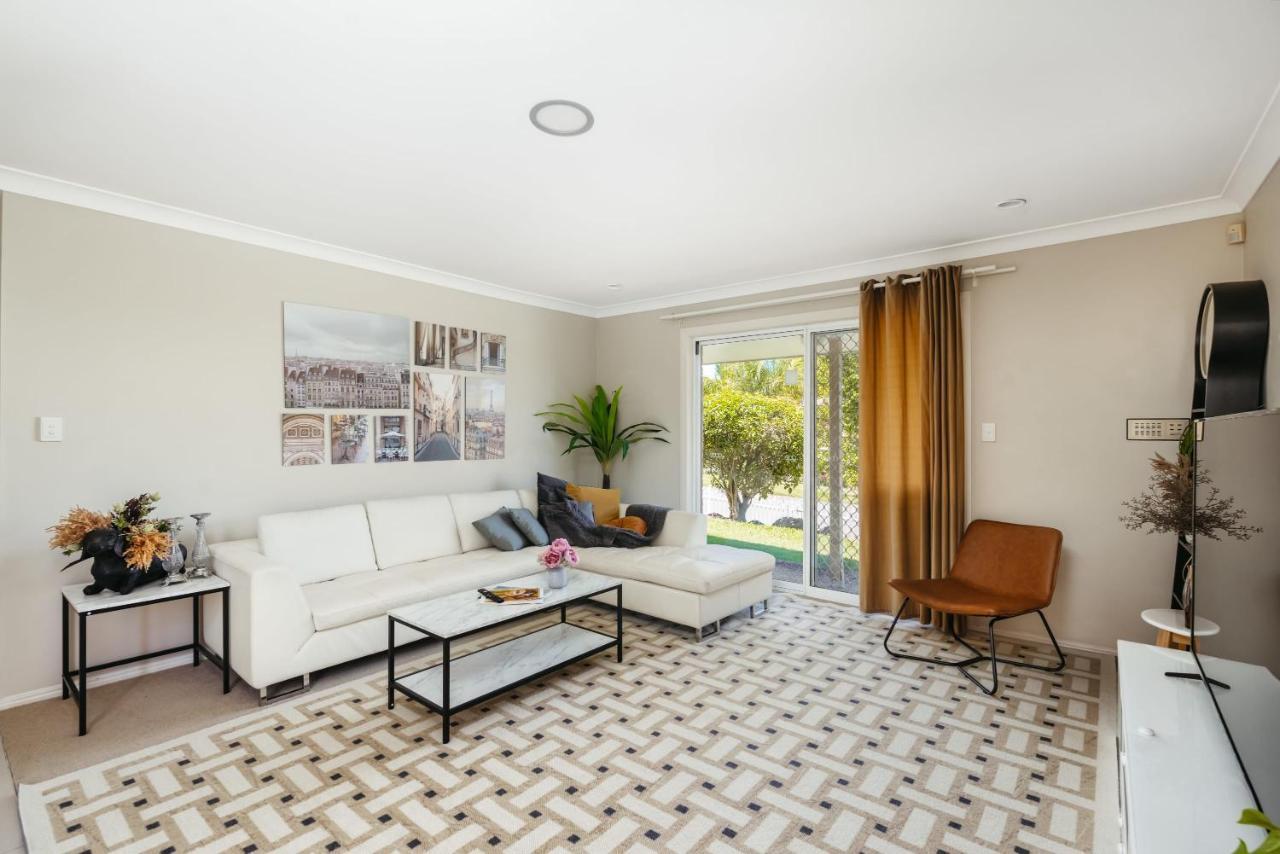Spacious Newly Redecorated 5bd Family * Brisbane