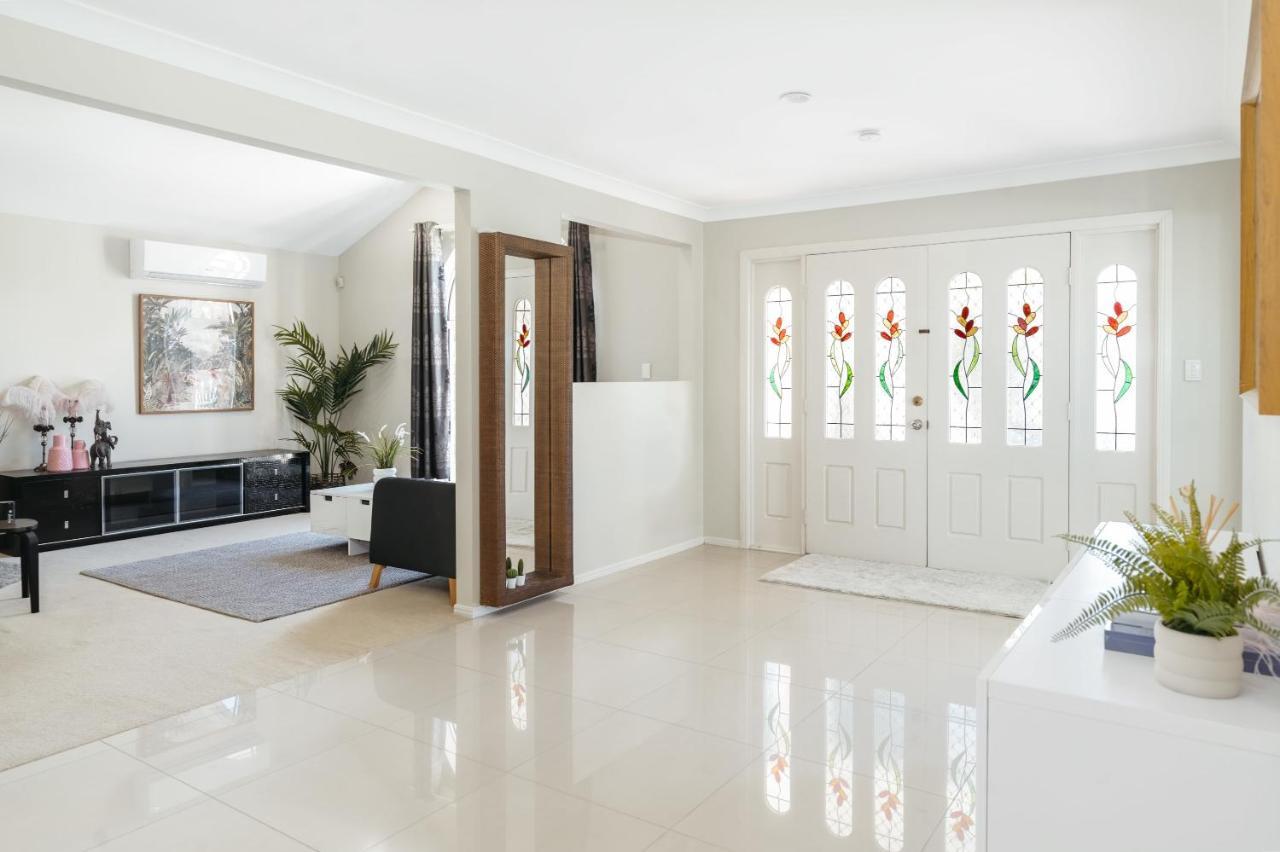 Spacious Newly Redecorated 5bd Family *