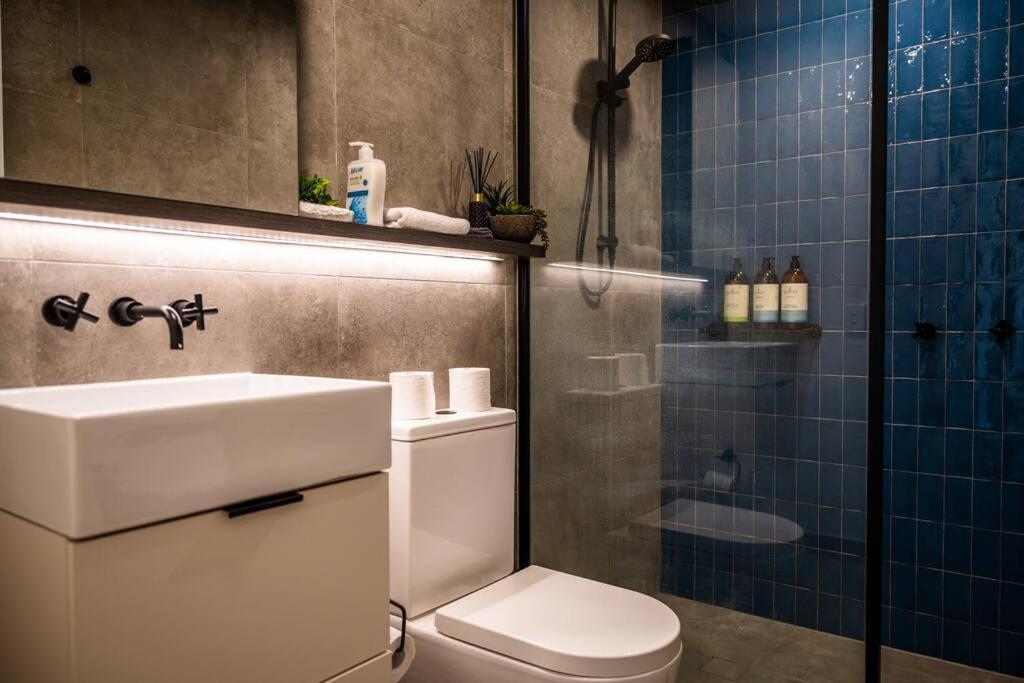 Luxury High-rise Apt With Pool And Parking Apartment *