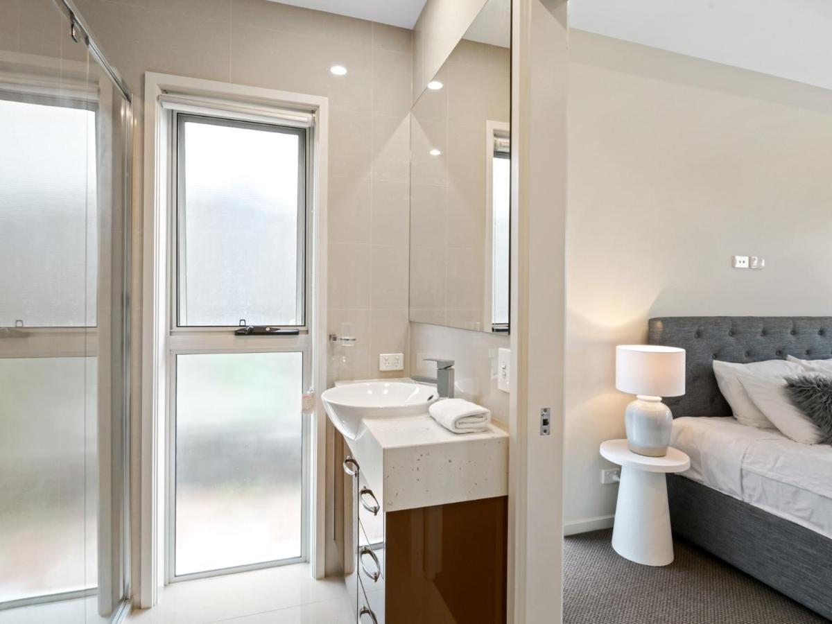 Luxury Hilltop Brand-new 5bd Holiday home