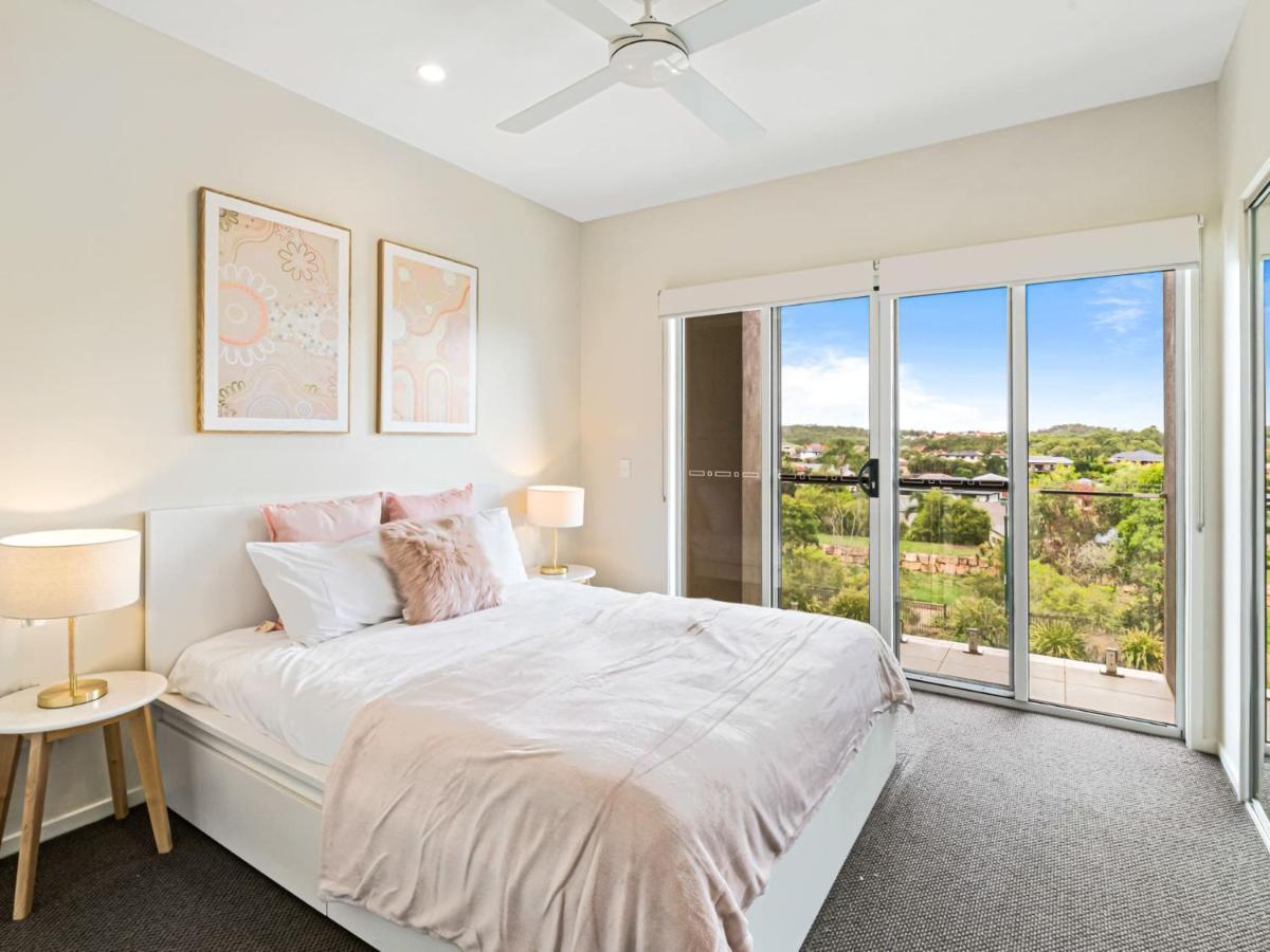 Luxury Hilltop Brand-new 5bd * Brisbane