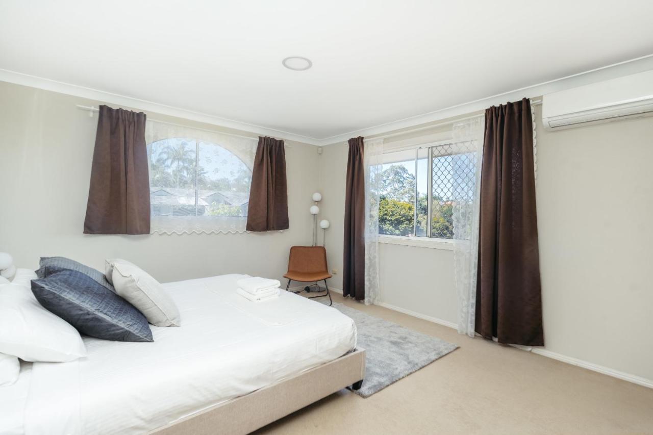 Spacious Newly Redecorated 5bd Family