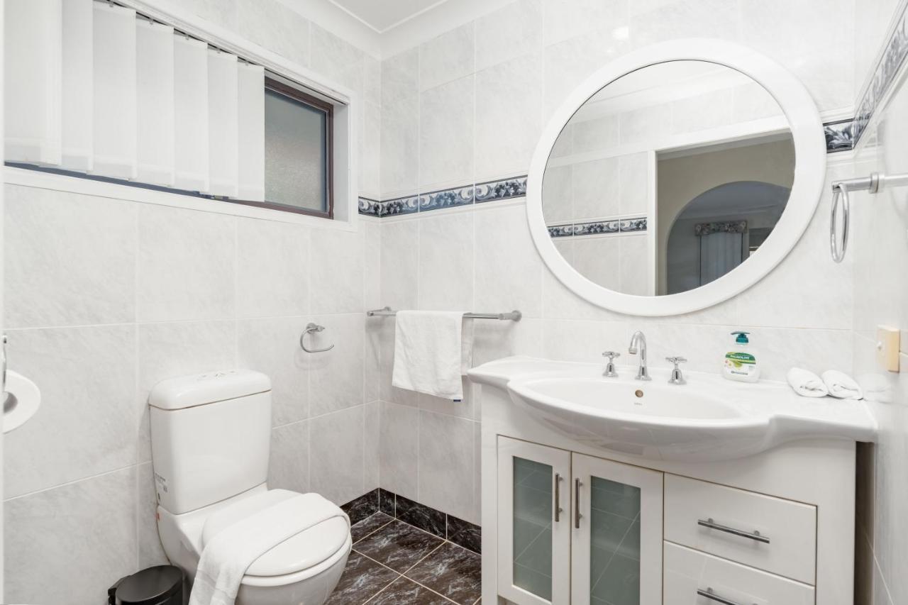 Hobbit House Inspired 4br Cozy Fairytale Brisbane