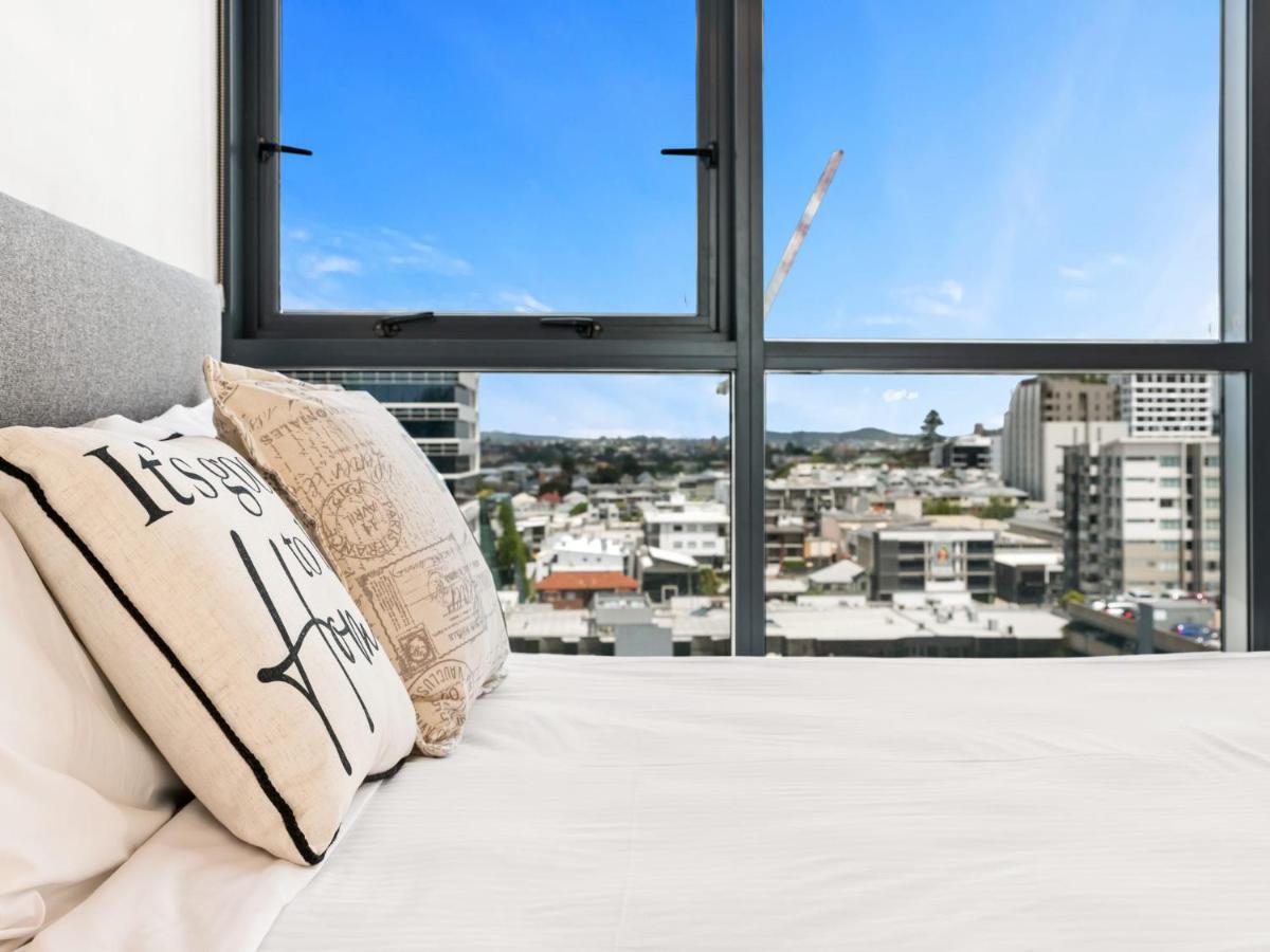 Heart Of The Valley Chic High Level 2br