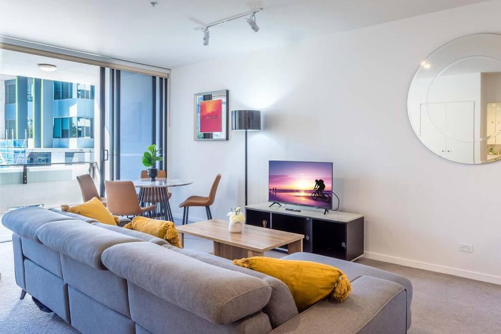 South Bank 1 Bedroom With Parking *