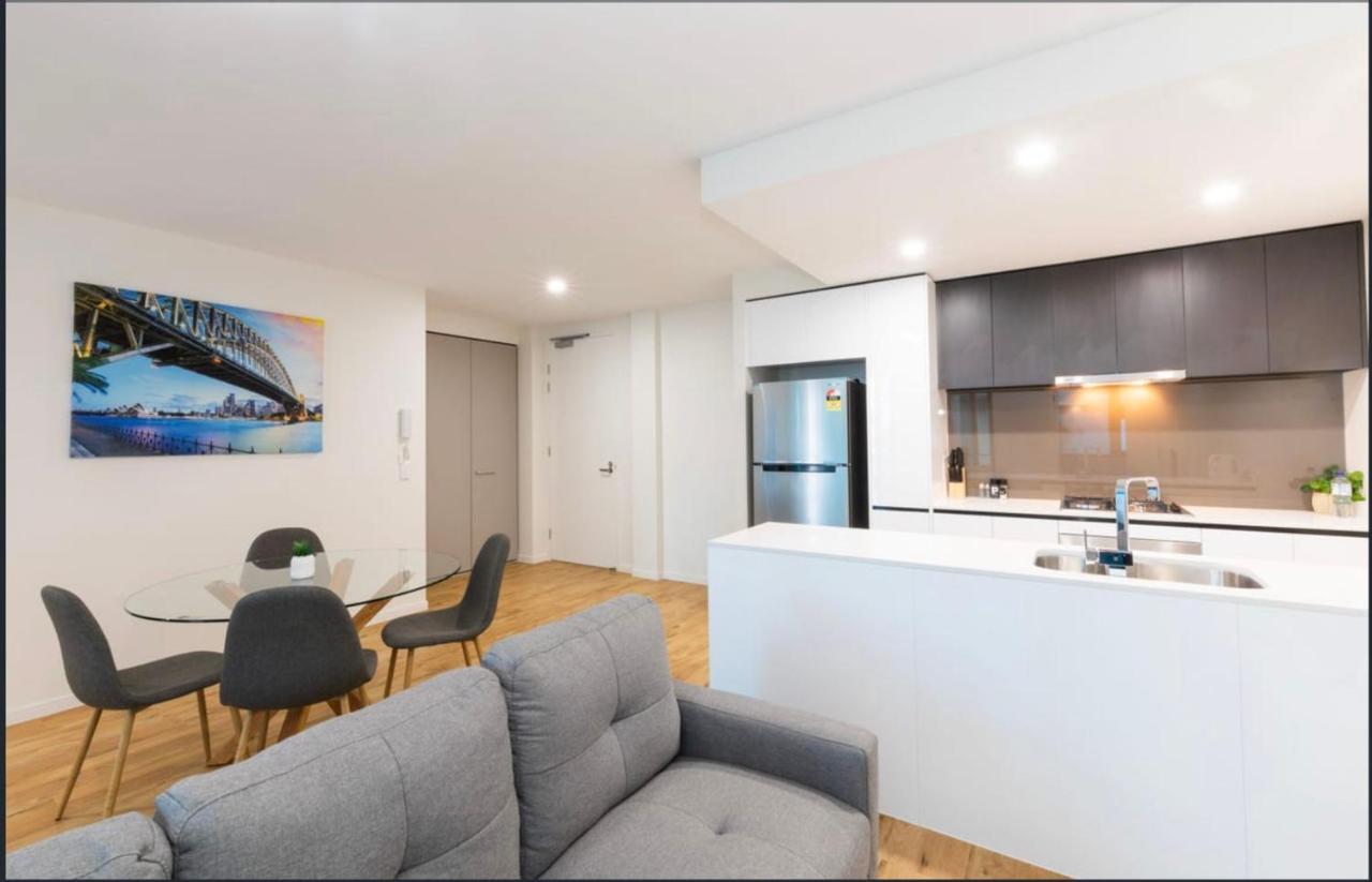 Apartment South 2 Bed 2 Bath With Parking *
