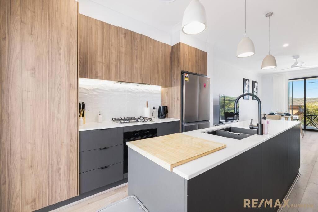 Villa Brand New Luxurious 3 Level Townhouse *