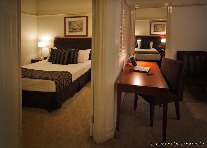 Adina Anzac Square Aparthotel 4*