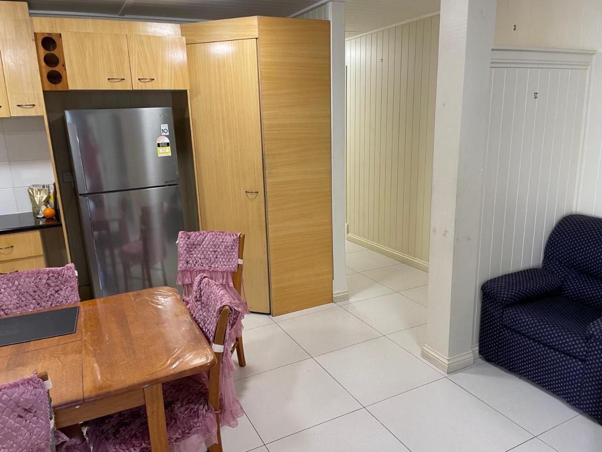 Homestay 197 Shafston Ave Kangaroo Point Qld 4169 *