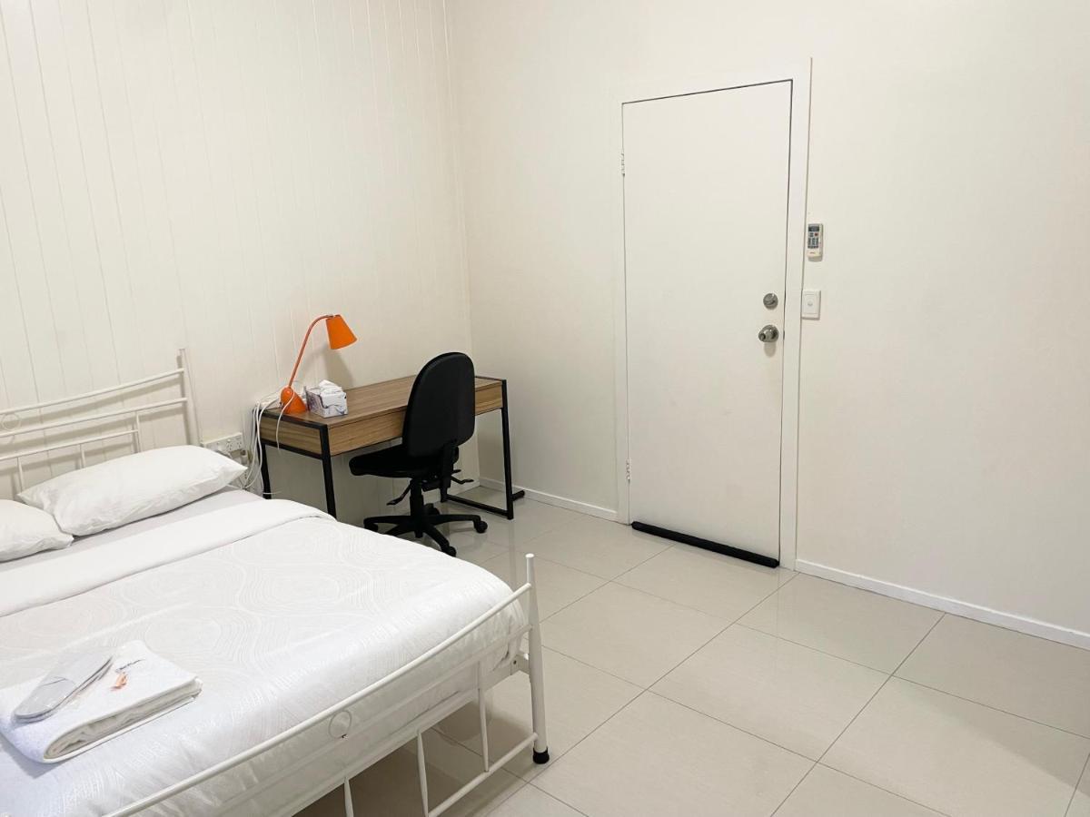Homestay 197 Shafston Ave Kangaroo Point Qld 4169 *