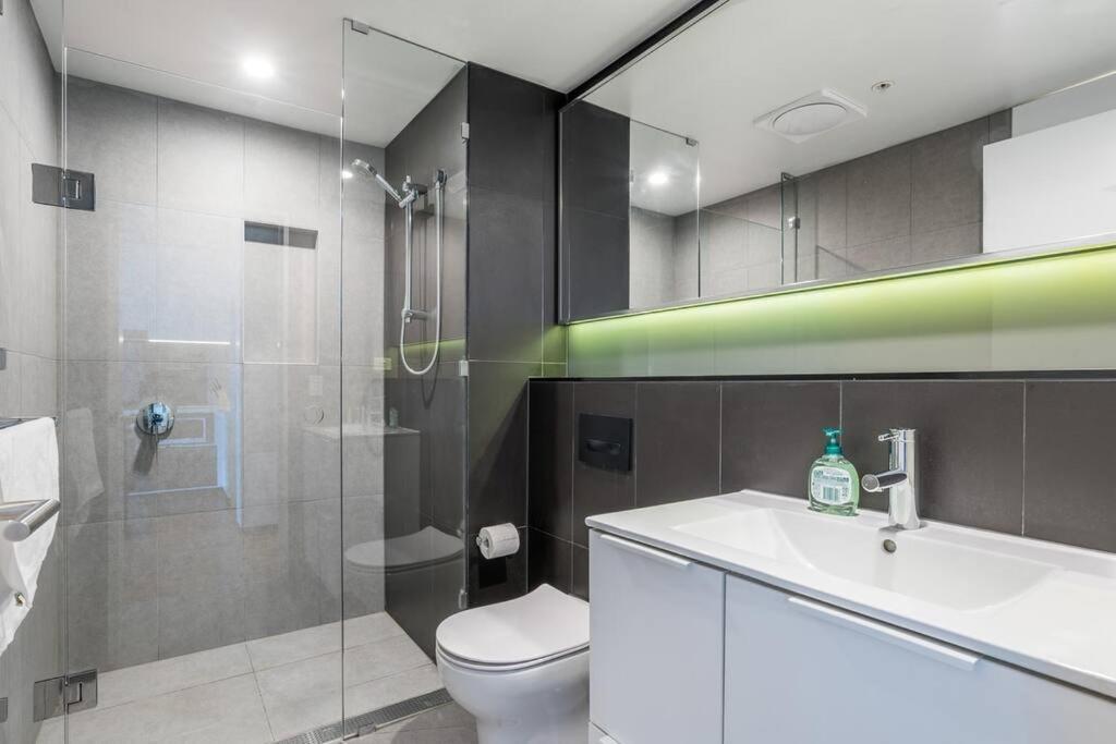 Vibrant Inner Living 1 Bedroom