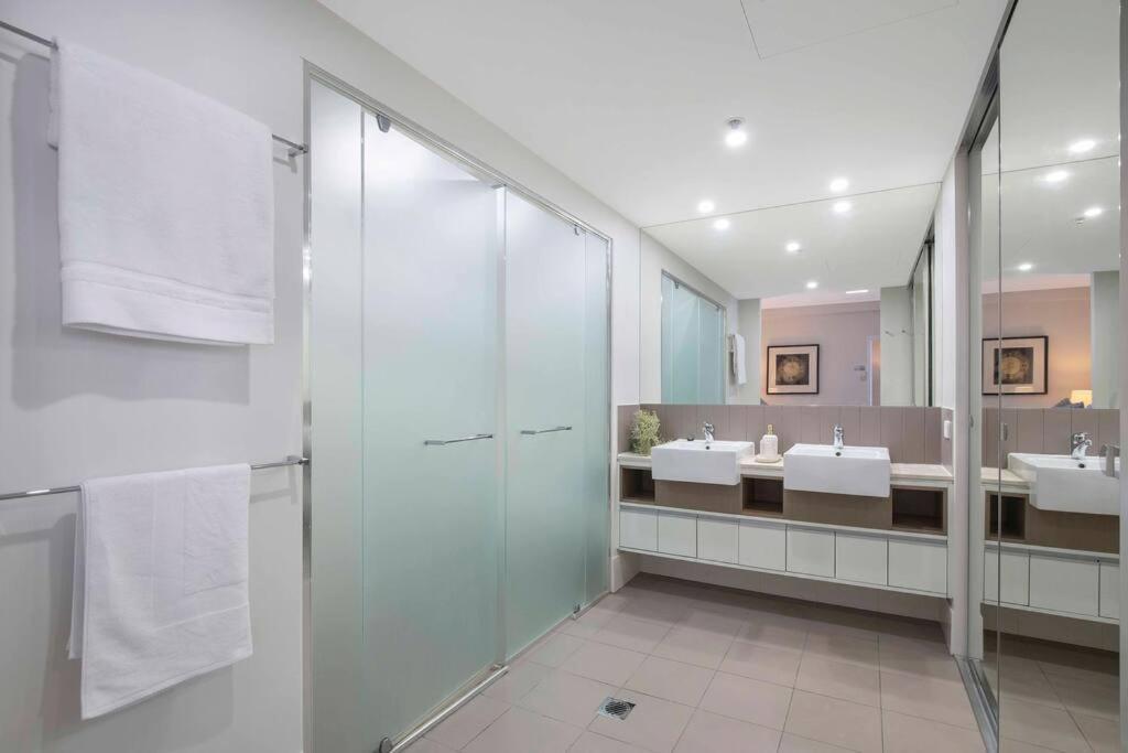 Luxe 3-bd, Views, Pool, Car Park *