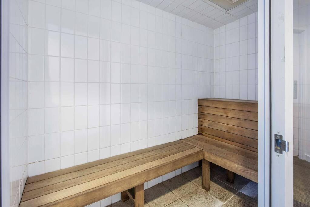 Luxe 3-bd, Views, Pool, Car Park Apartment