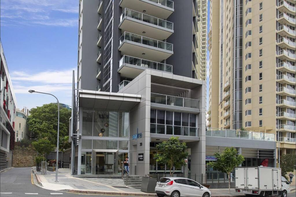 Apartment Luxe 3-bd, Views, Pool, Car Park *
