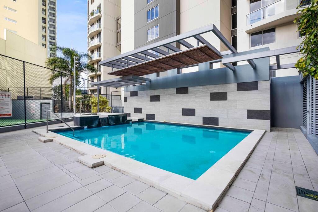 Apartment Luxe 3-bd, Views, Pool, Car Park *